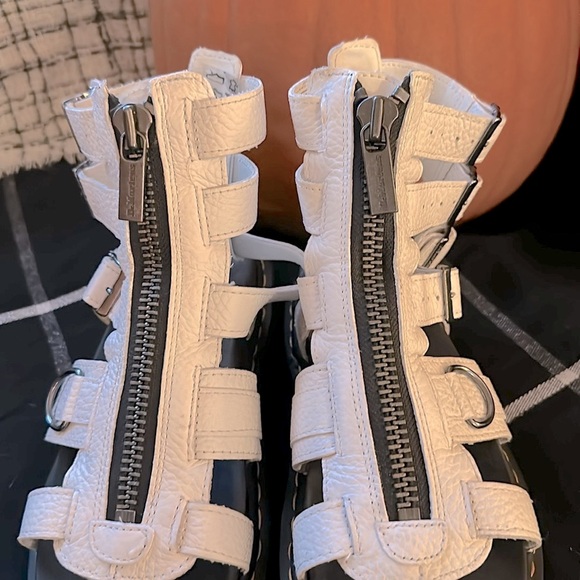 🌟 DOC MARTENS Women's Olson Sandal, Wm. Sz. 9. Gladiator Zipper Sandals⚡️ 🌻 - Picture 3 of 16
